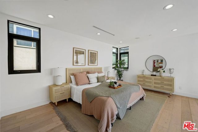 716 Lucile Avenue, Los Angeles, CA 90026