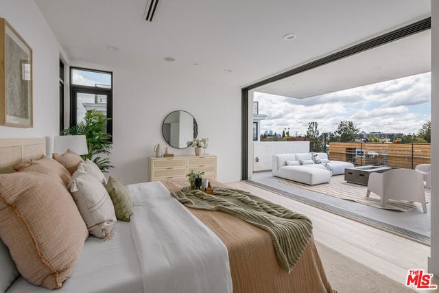 716 Lucile Avenue, Los Angeles, CA 90026