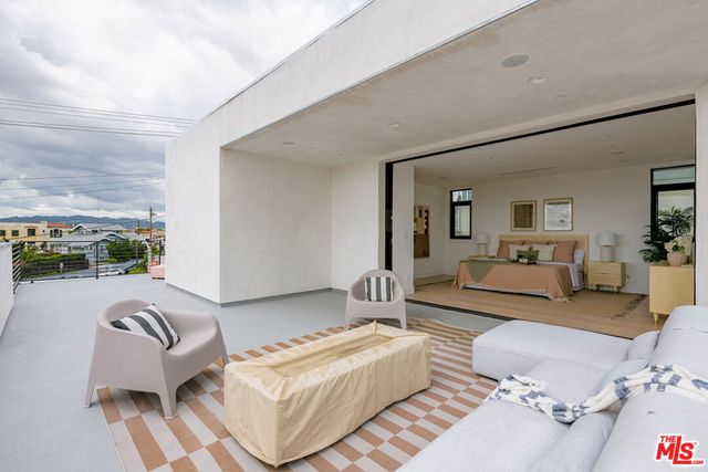 716 Lucile Avenue, Los Angeles, CA 90026