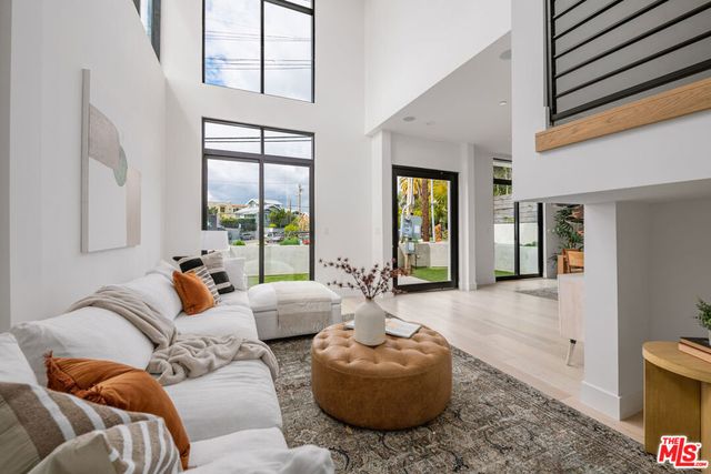 716 Lucile Avenue, Los Angeles, CA 90026
