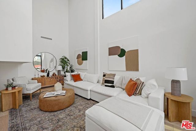 716 Lucile Avenue, Los Angeles, CA 90026