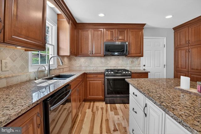 11305 KINGS VALLEY DR, Damascus, MD 20872