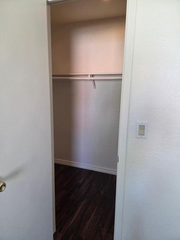 13055 N 56th Avenue, Glendale, AZ 85304