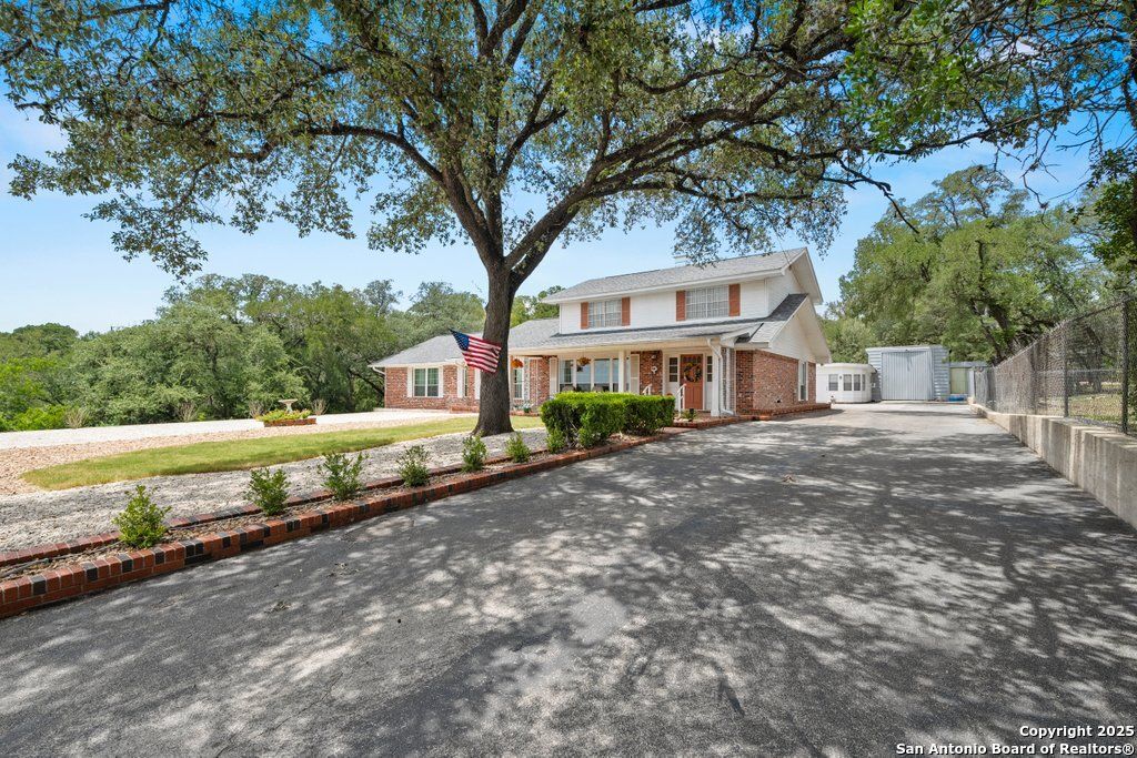 699 Floral Avenue, New Braunfels, TX 78130