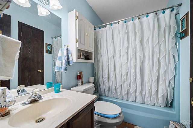 120 S Golfview Dr, Pueblo West, CO 81007