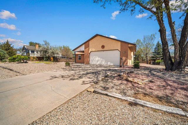 120 S Golfview Dr, Pueblo West, CO 81007