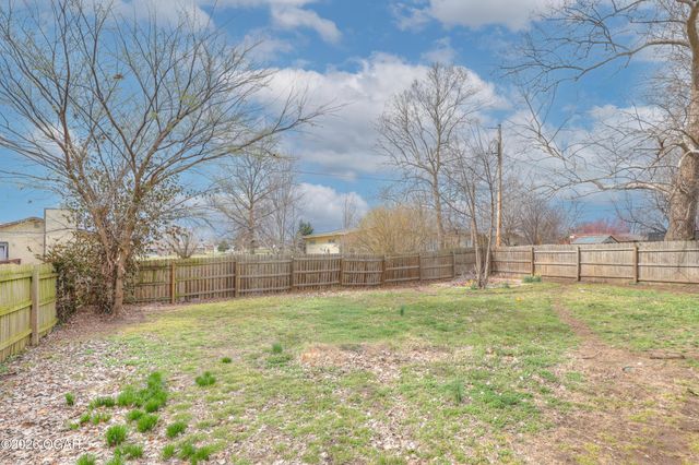 1610 S St Louis Avenue, Joplin, MO 64804