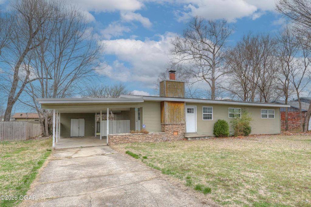 1610 S St Louis Avenue, Joplin, MO 64804