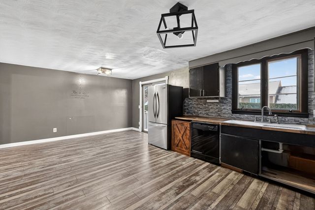 6 Quincy St, Ludlow, MA 01056