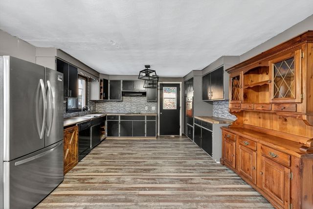 6 Quincy St, Ludlow, MA 01056