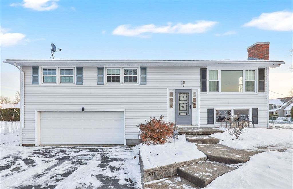 6 Quincy St, Ludlow, MA 01056