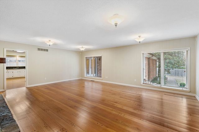 2236 CROSS DR, Memphis, TN 38112