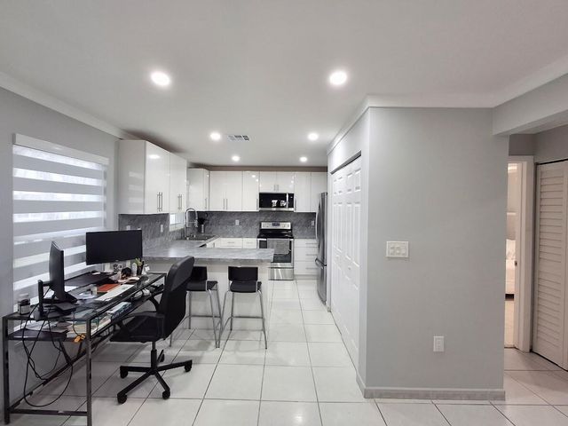 408 NW 108th Terrace NW 408, Pembroke Pines, FL 33026