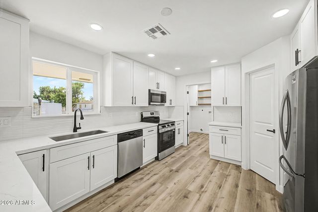 6255 E DALLAS Street, Mesa, AZ 85205