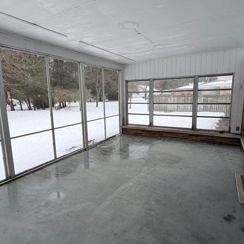 873 Hendrick Road, Norton Shores, MI 49441