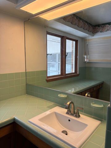 873 Hendrick Road, Norton Shores, MI 49441