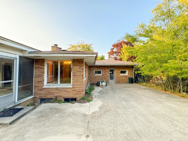 873 Hendrick Road, Norton Shores, MI 49441