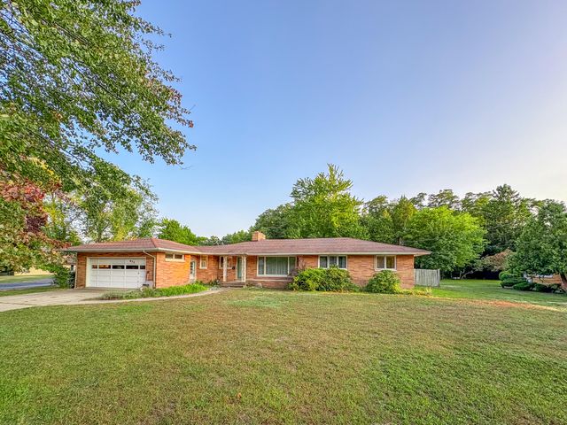 873 Hendrick Road, Norton Shores, MI 49441