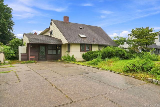 75 Weaving Lane, Wantagh, NY 11793