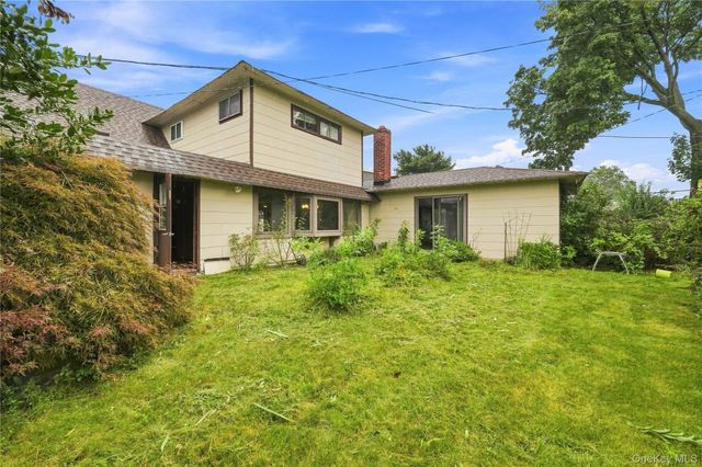 75 Weaving Lane, Wantagh, NY 11793