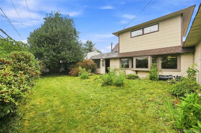 75 Weaving Lane, Wantagh, NY 11793