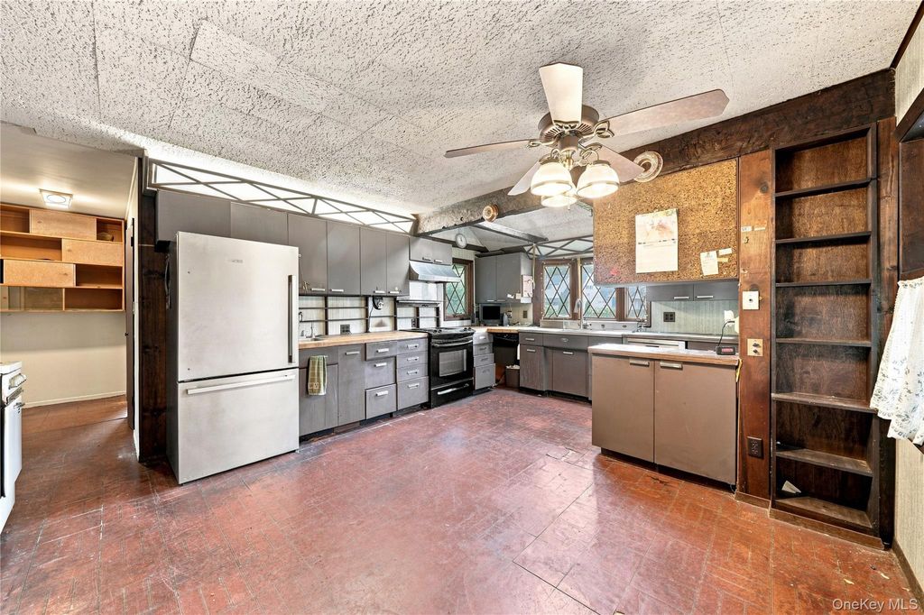 75 Weaving Lane, Wantagh, NY 11793 — photo 5