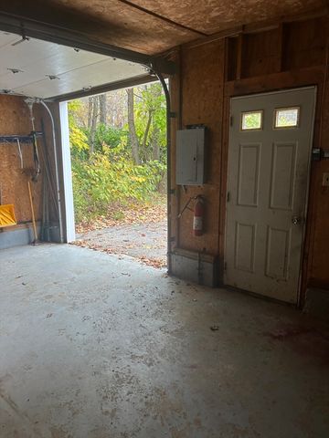 27 Dawson Road, Worcester, MA 01602