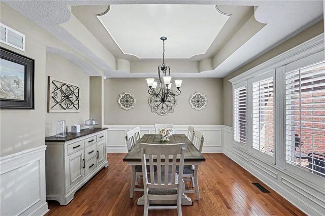 9705 NE JACOB Lane, Lee's Summit, MO 64086