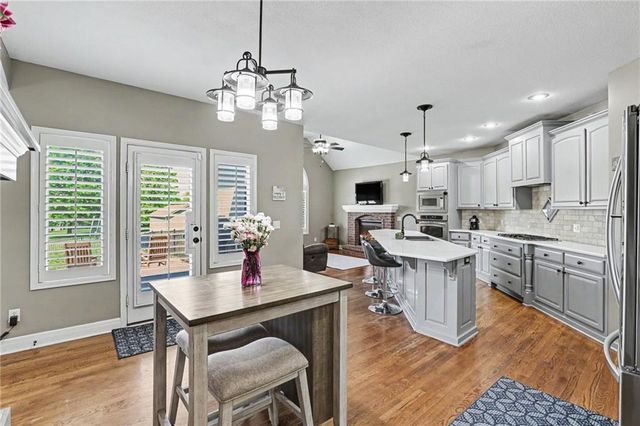 9705 NE JACOB Lane, Lee's Summit, MO 64086