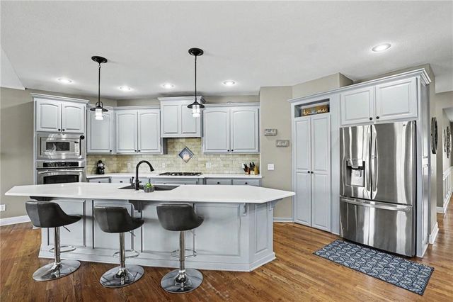 9705 NE JACOB Lane, Lee's Summit, MO 64086