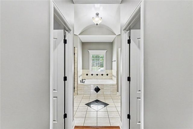 9705 NE JACOB Lane, Lee's Summit, MO 64086