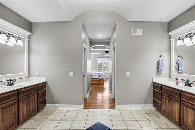 9705 NE JACOB Lane, Lee's Summit, MO 64086