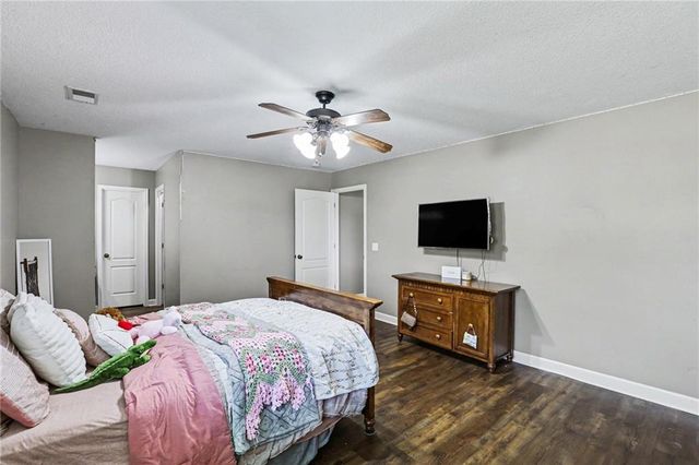 9705 NE JACOB Lane, Lee's Summit, MO 64086