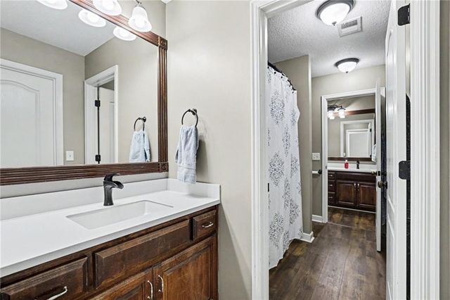 9705 NE JACOB Lane, Lee's Summit, MO 64086