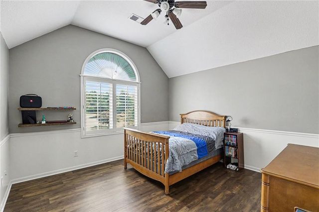 9705 NE JACOB Lane, Lee's Summit, MO 64086
