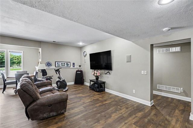 9705 NE JACOB Lane, Lee's Summit, MO 64086