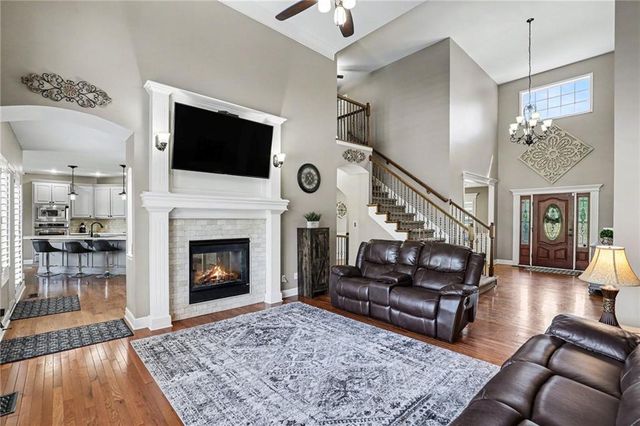 9705 NE JACOB Lane, Lee's Summit, MO 64086