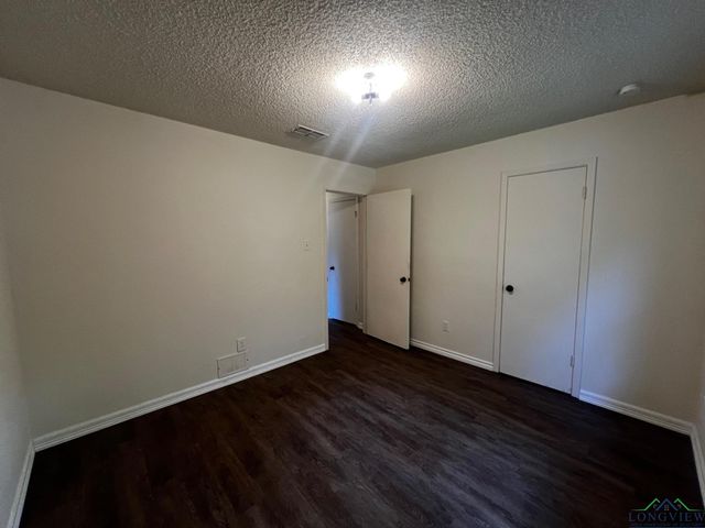 204 Cedarcrest Dr., Marshall, TX 75672