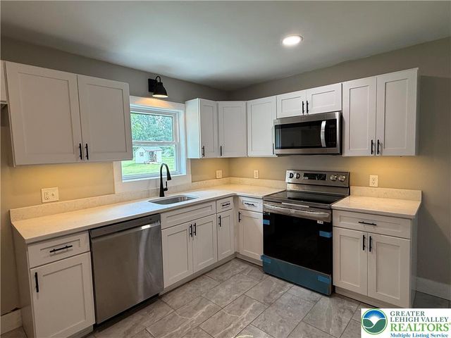 1932 Farmersville Road, Bethlehem City, PA 18020