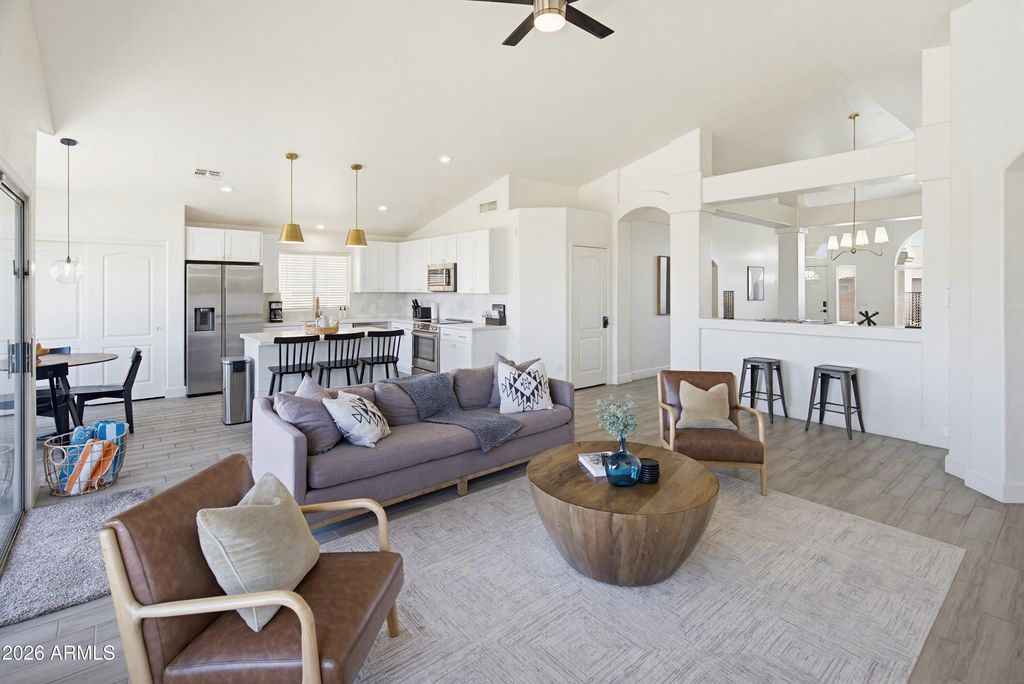 Image 13 of property listing at 2842 E ROCKWOOD Drive, Phoenix, AZ 85050