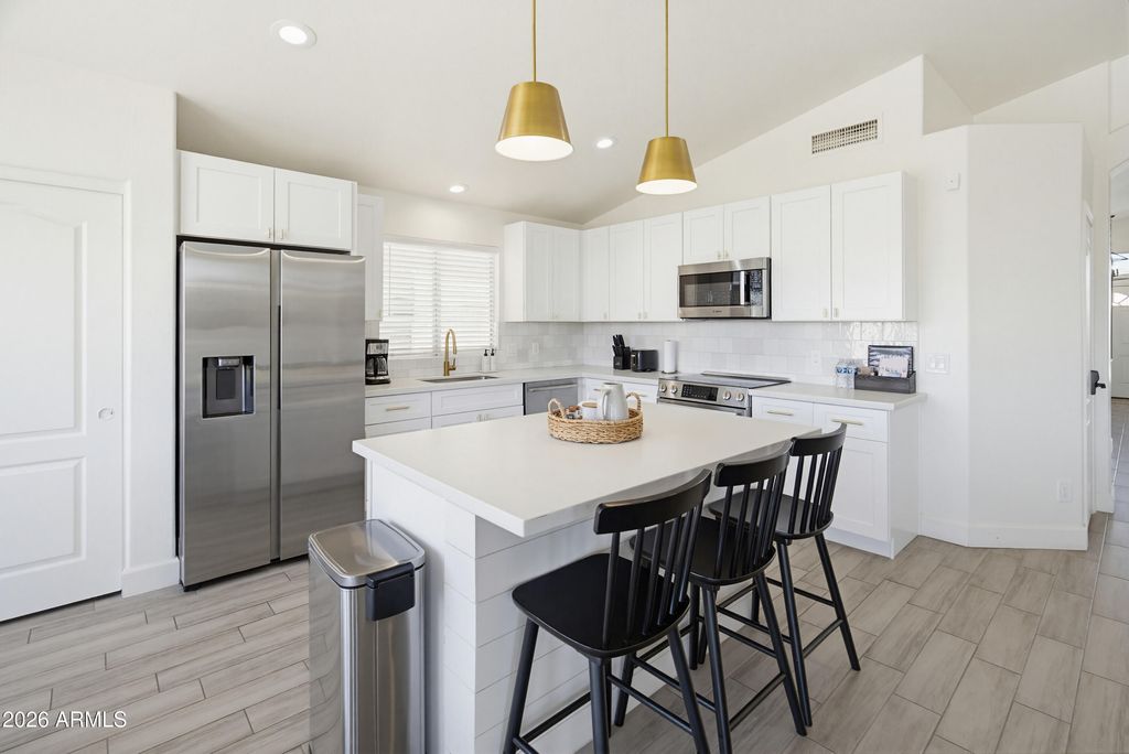 Image 15 of property listing at 2842 E ROCKWOOD Drive, Phoenix, AZ 85050