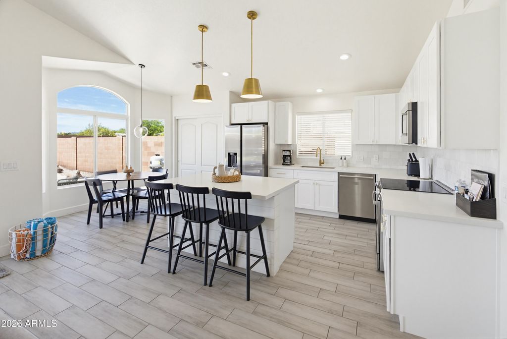 Image 16 of property listing at 2842 E ROCKWOOD Drive, Phoenix, AZ 85050