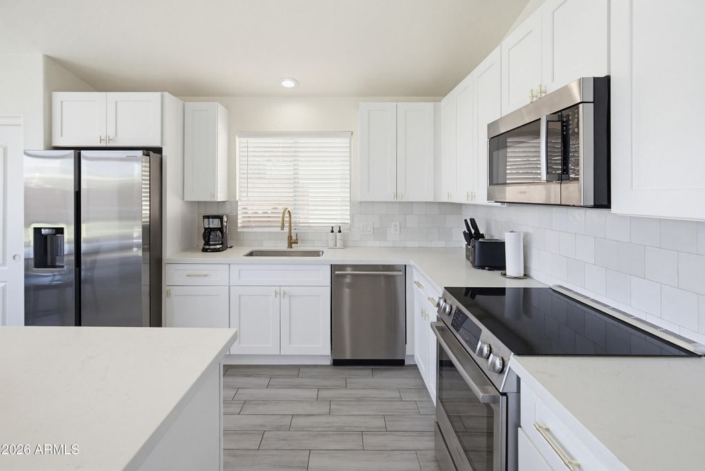 Image 17 of property listing at 2842 E ROCKWOOD Drive, Phoenix, AZ 85050