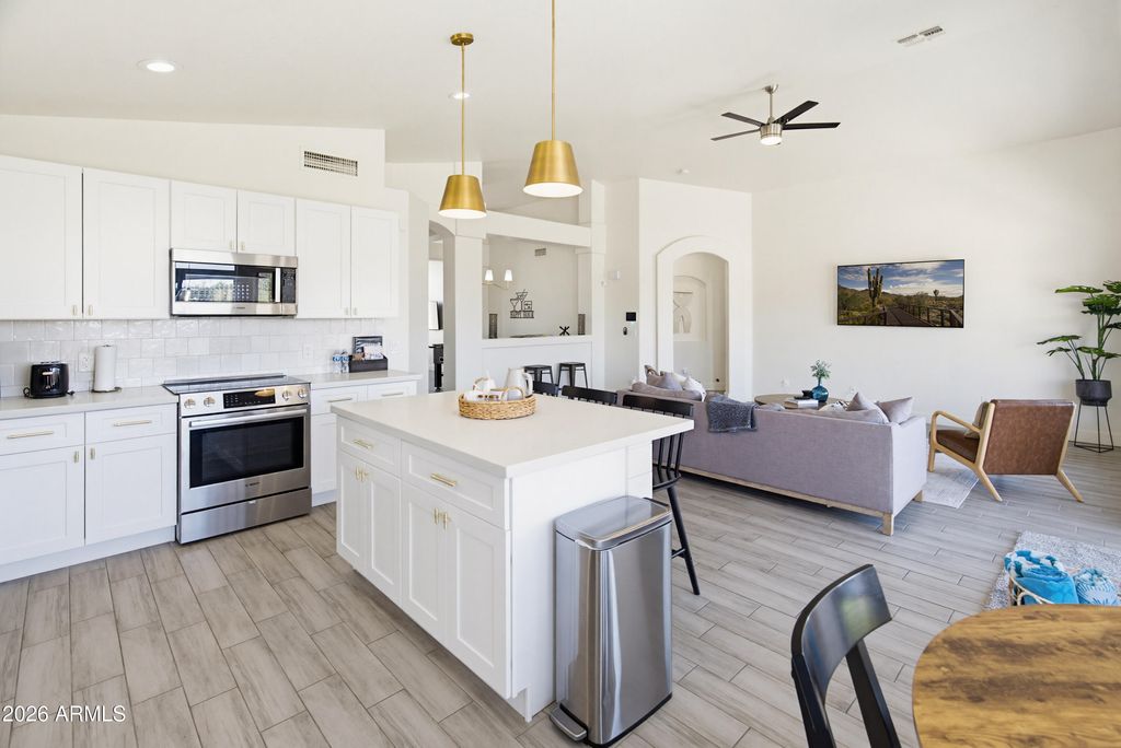 Image 19 of property listing at 2842 E ROCKWOOD Drive, Phoenix, AZ 85050