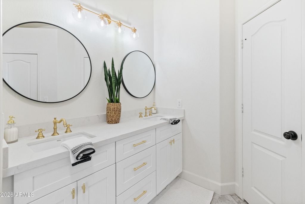 Image 24 of property listing at 2842 E ROCKWOOD Drive, Phoenix, AZ 85050