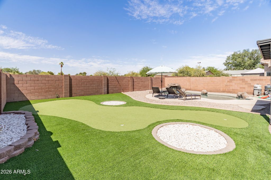 Image 3 of property listing at 2842 E ROCKWOOD Drive, Phoenix, AZ 85050