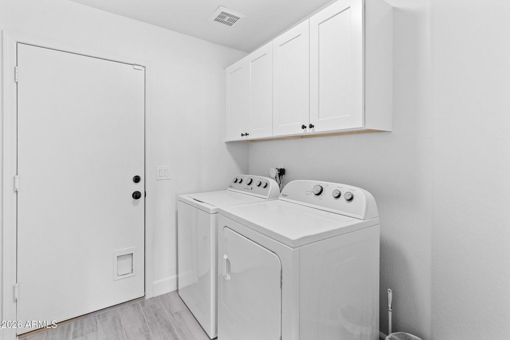 Image 33 of property listing at 2842 E ROCKWOOD Drive, Phoenix, AZ 85050