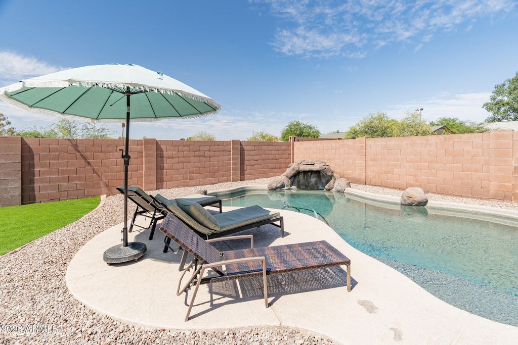 Image 35 of property listing at 2842 E ROCKWOOD Drive, Phoenix, AZ 85050