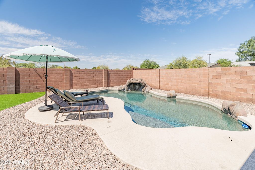Image 37 of property listing at 2842 E ROCKWOOD Drive, Phoenix, AZ 85050
