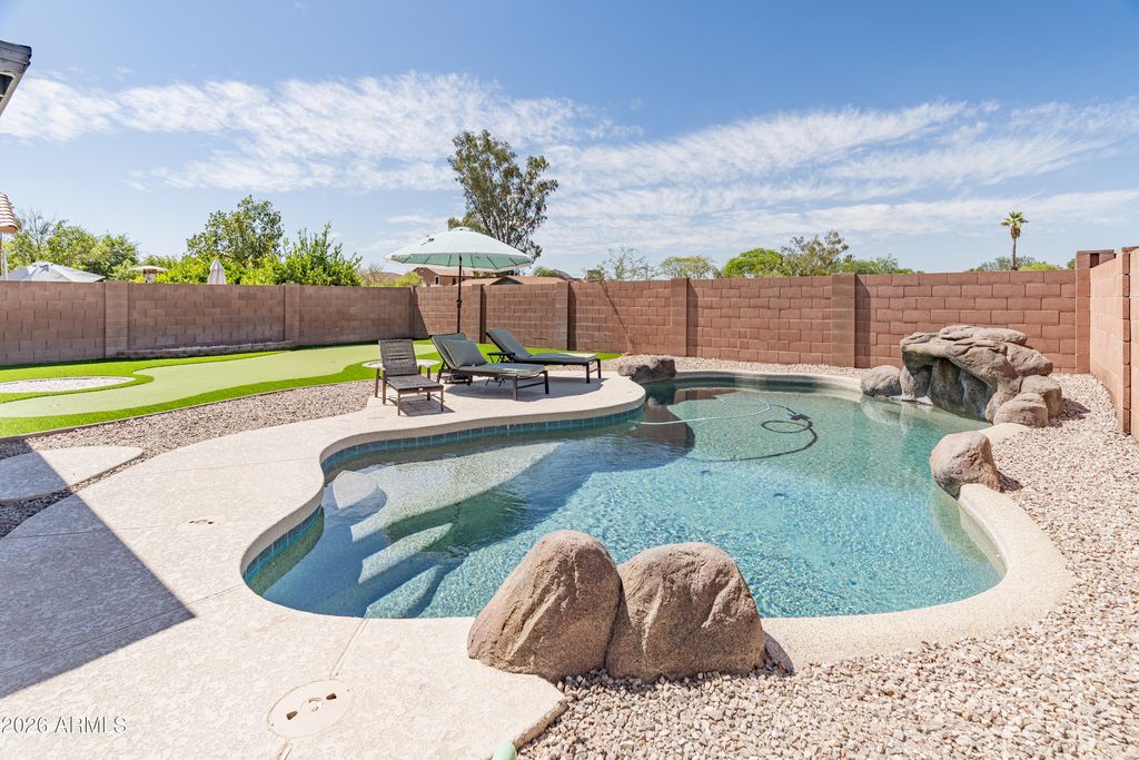 Image 39 of property listing at 2842 E ROCKWOOD Drive, Phoenix, AZ 85050